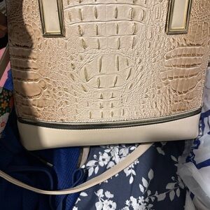 Elegant Beige Crocodile-Embossed Women's Bag